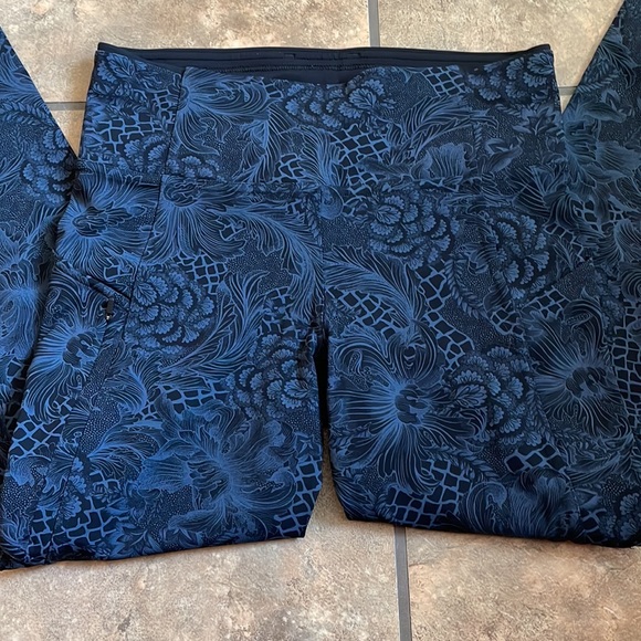 Lululemon legginngs - Picture 4 of 6